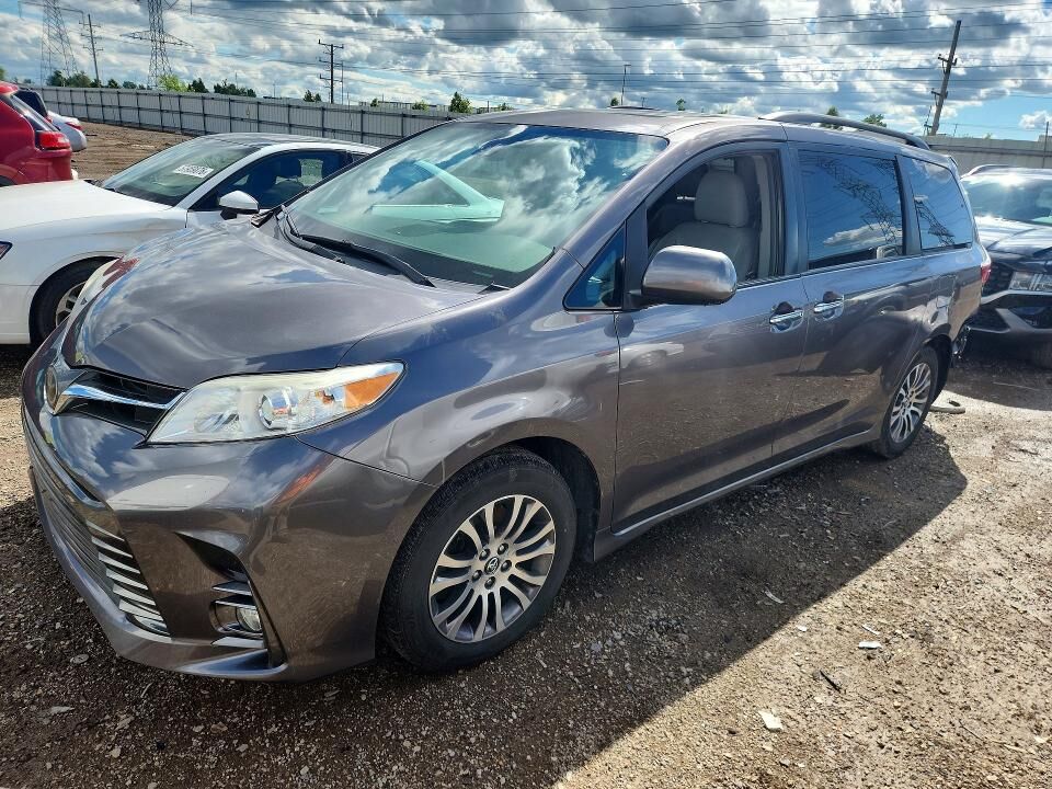 2019 TOYOTA Sienna