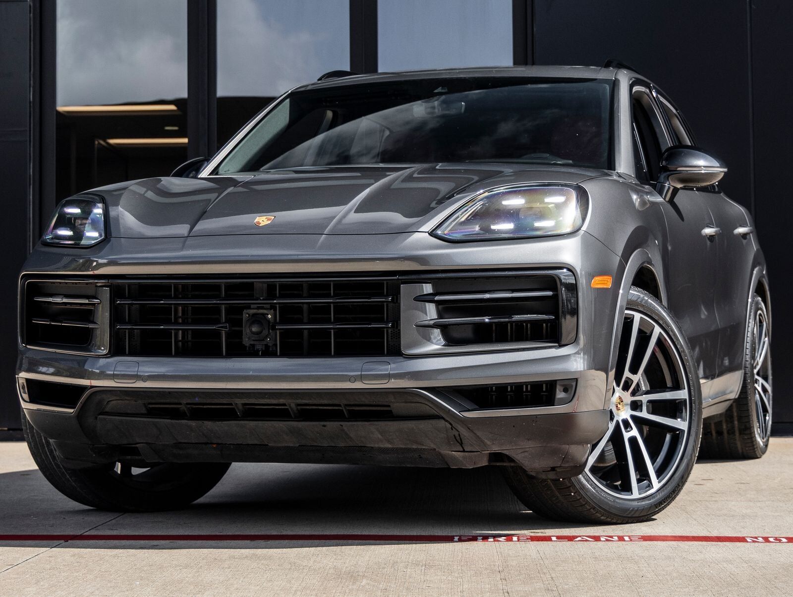2024 PORSCHE Cayenne