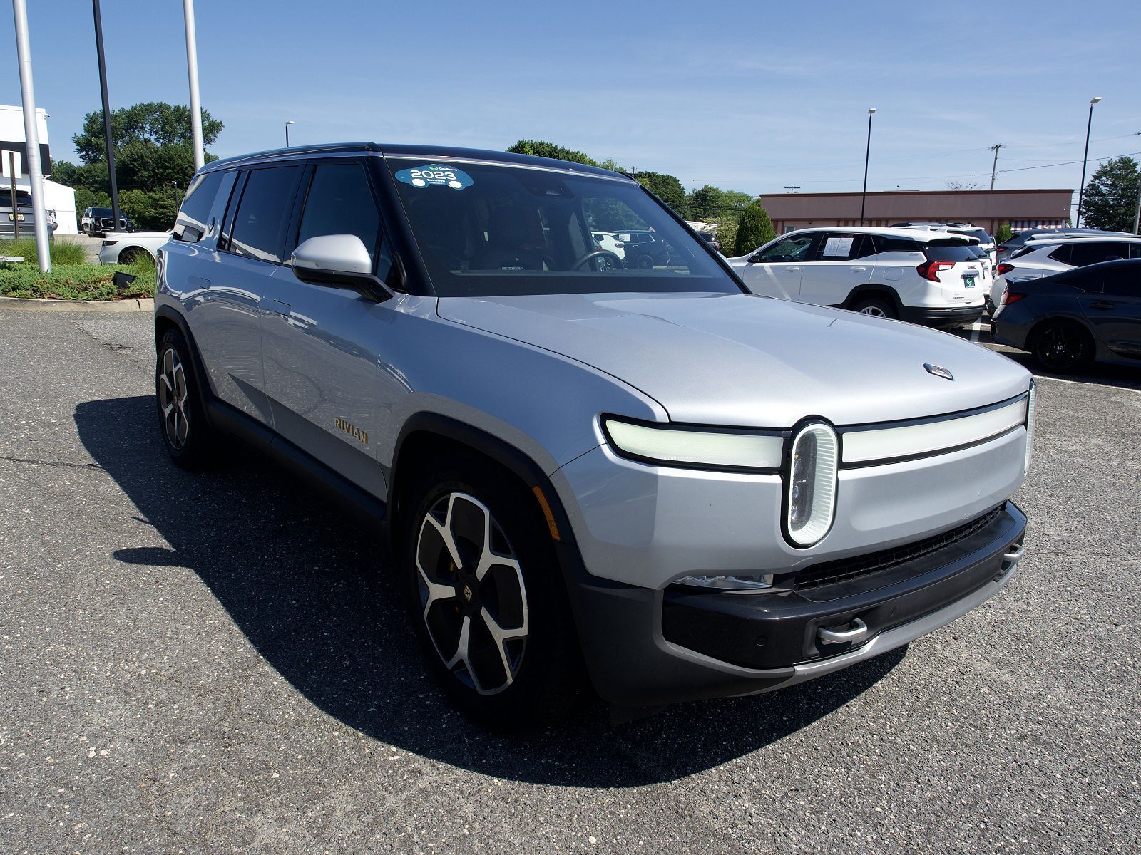 2023 RIVIAN R1S