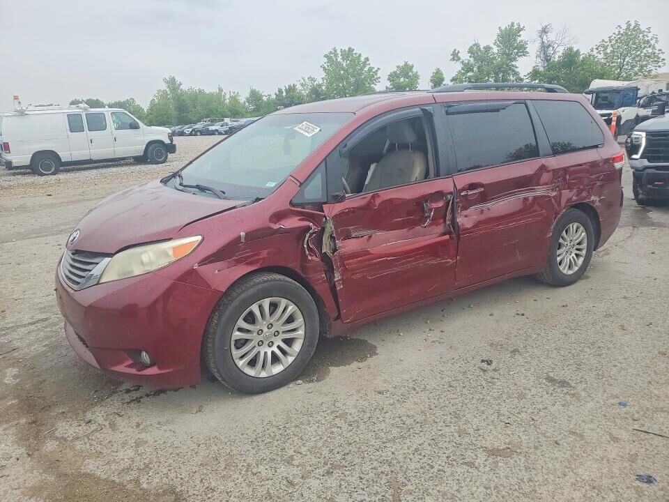 2013 TOYOTA Sienna