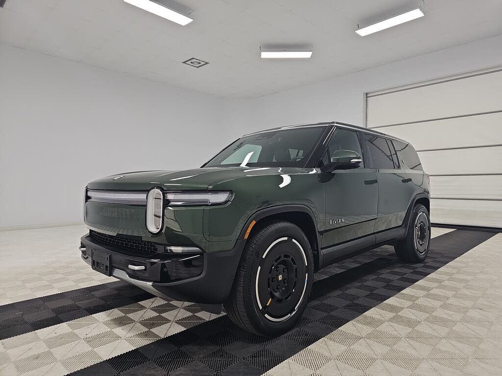 2025 RIVIAN R1S