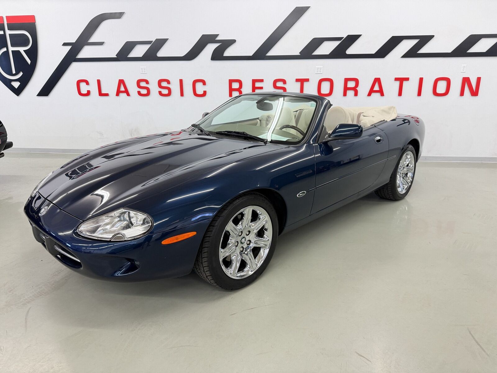 2000 JAGUAR XK8