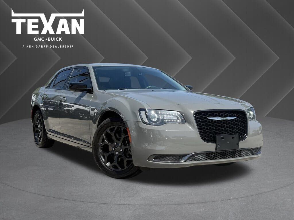 2019 CHRYSLER 300