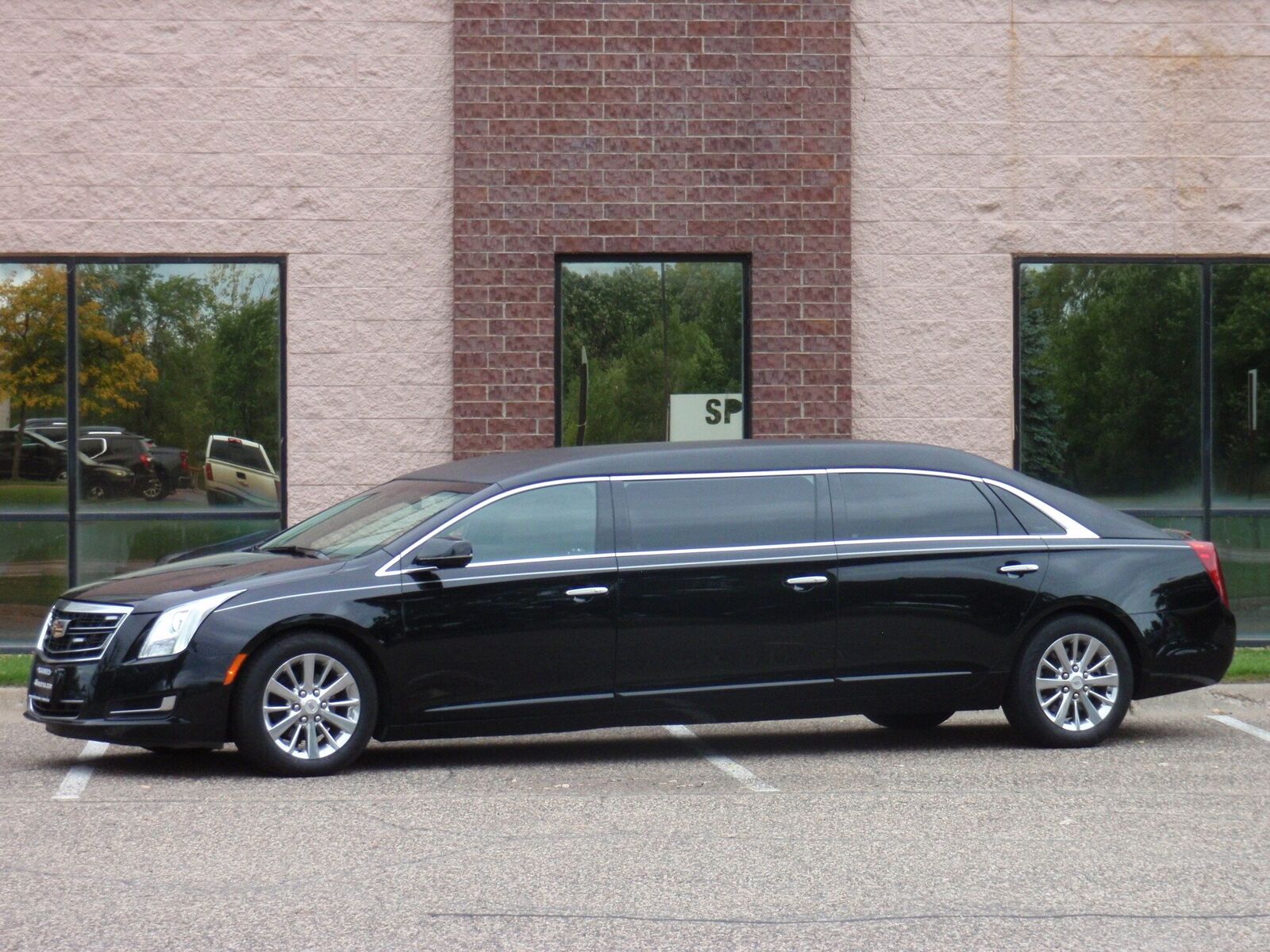 2016 CADILLAC Stretch Limousine