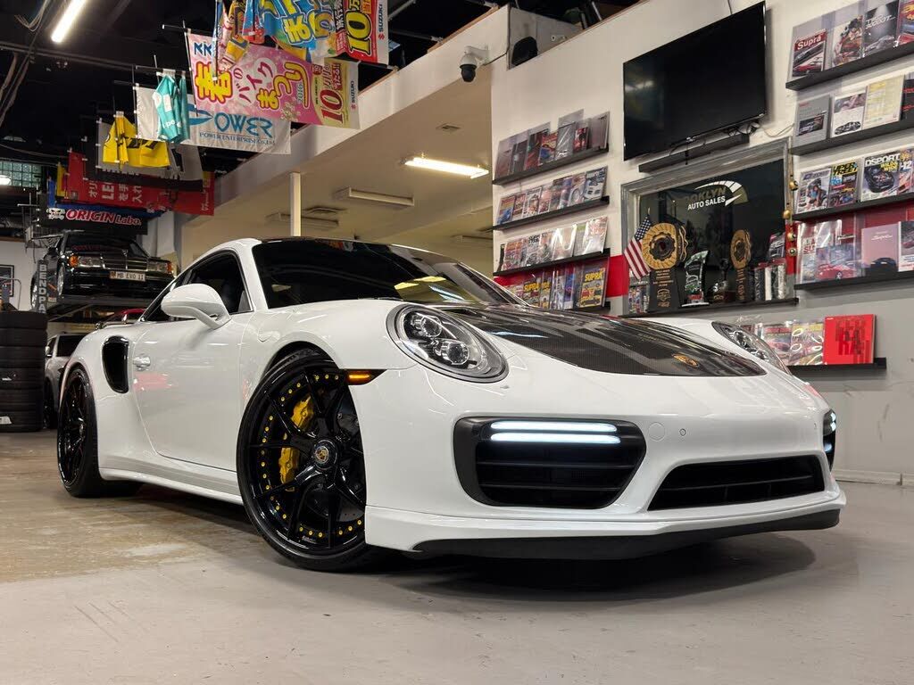 2017 PORSCHE 911