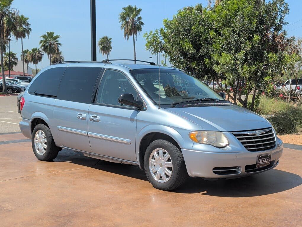 2006 CHRYSLER Town and Country