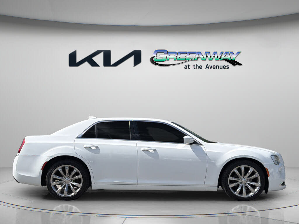 2020 CHRYSLER 300