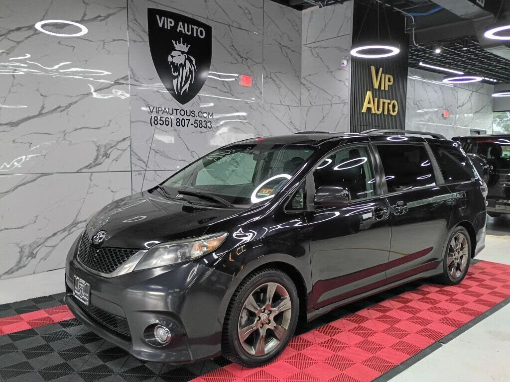 2011 TOYOTA Sienna