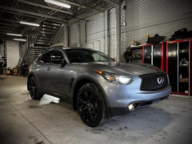 Infiniti QX70