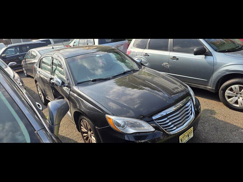 2011 CHRYSLER 200
