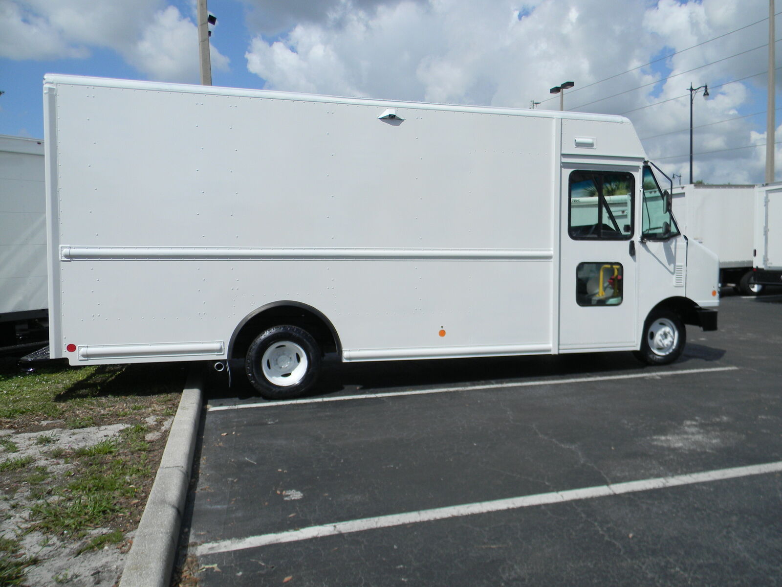 2019 FORD E-450