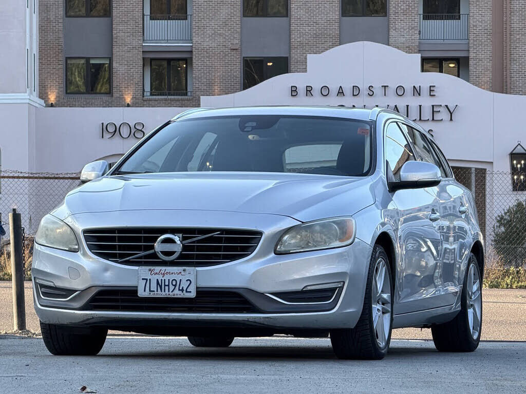 2015 VOLVO V60