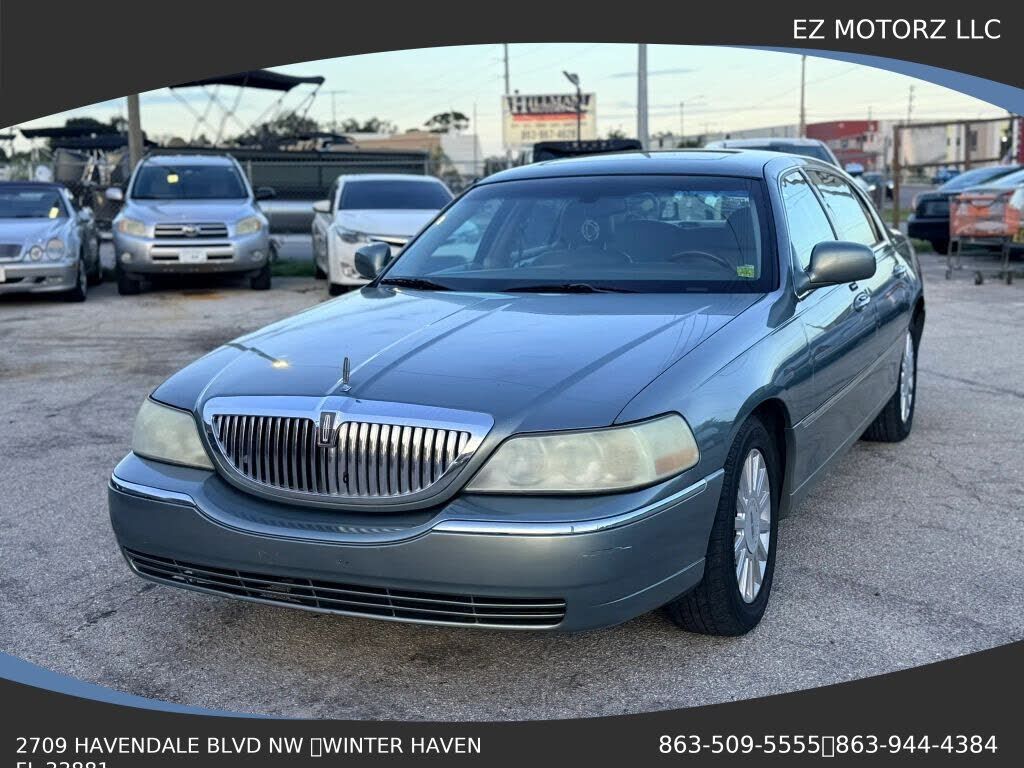 2005 LINCOLN Town Car
