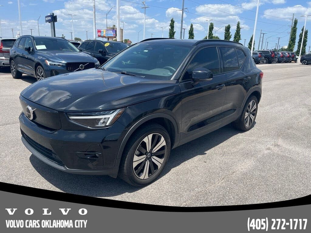 2023 VOLVO XC40