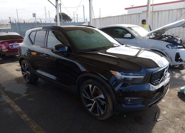 2020 VOLVO XC40