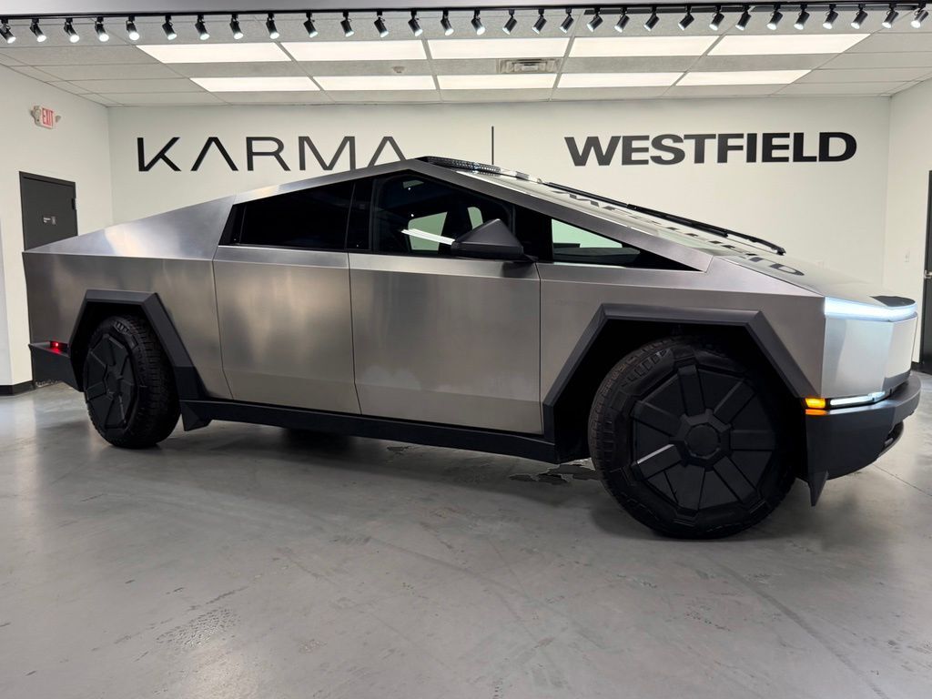 2024 TESLA Cybertruck