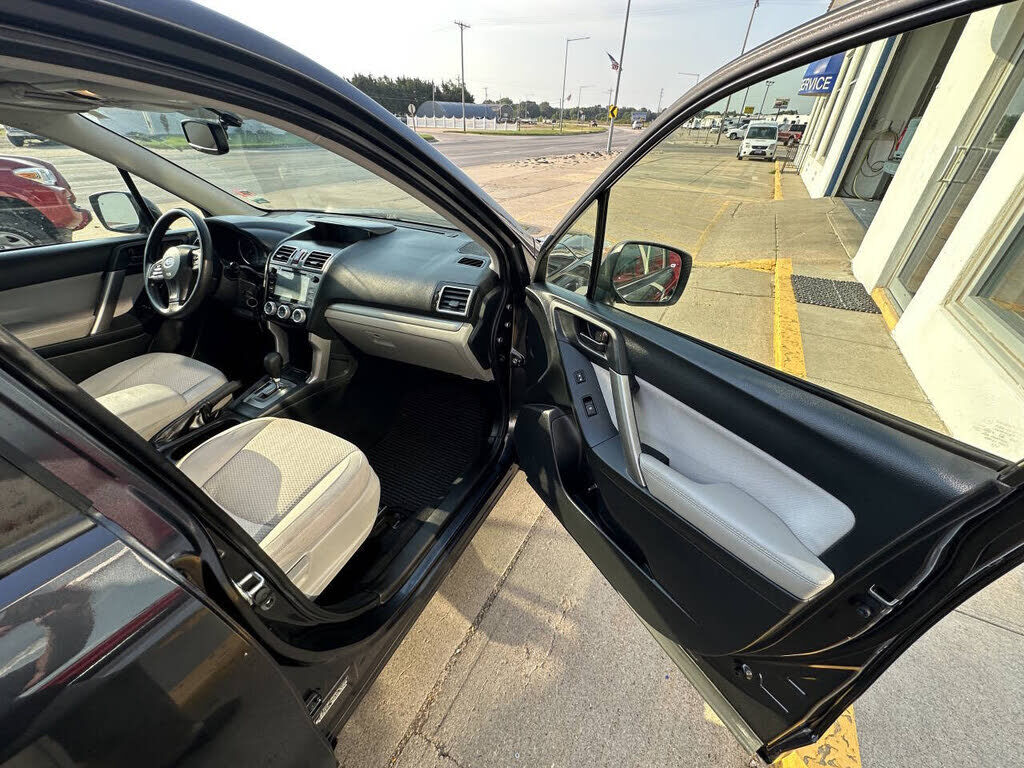 2016 SUBARU Forester