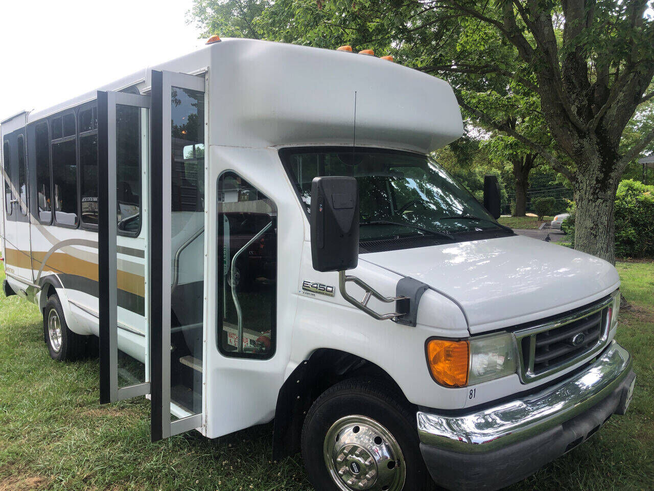 2006 FORD E-450