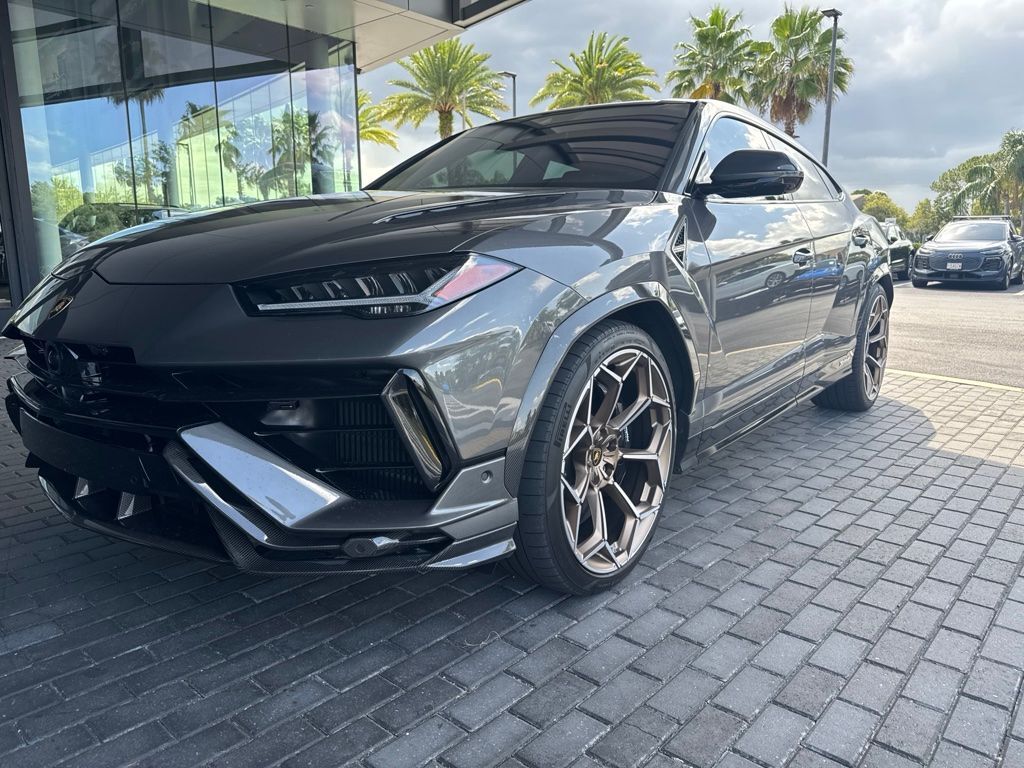 2023 LAMBORGHINI URUS
