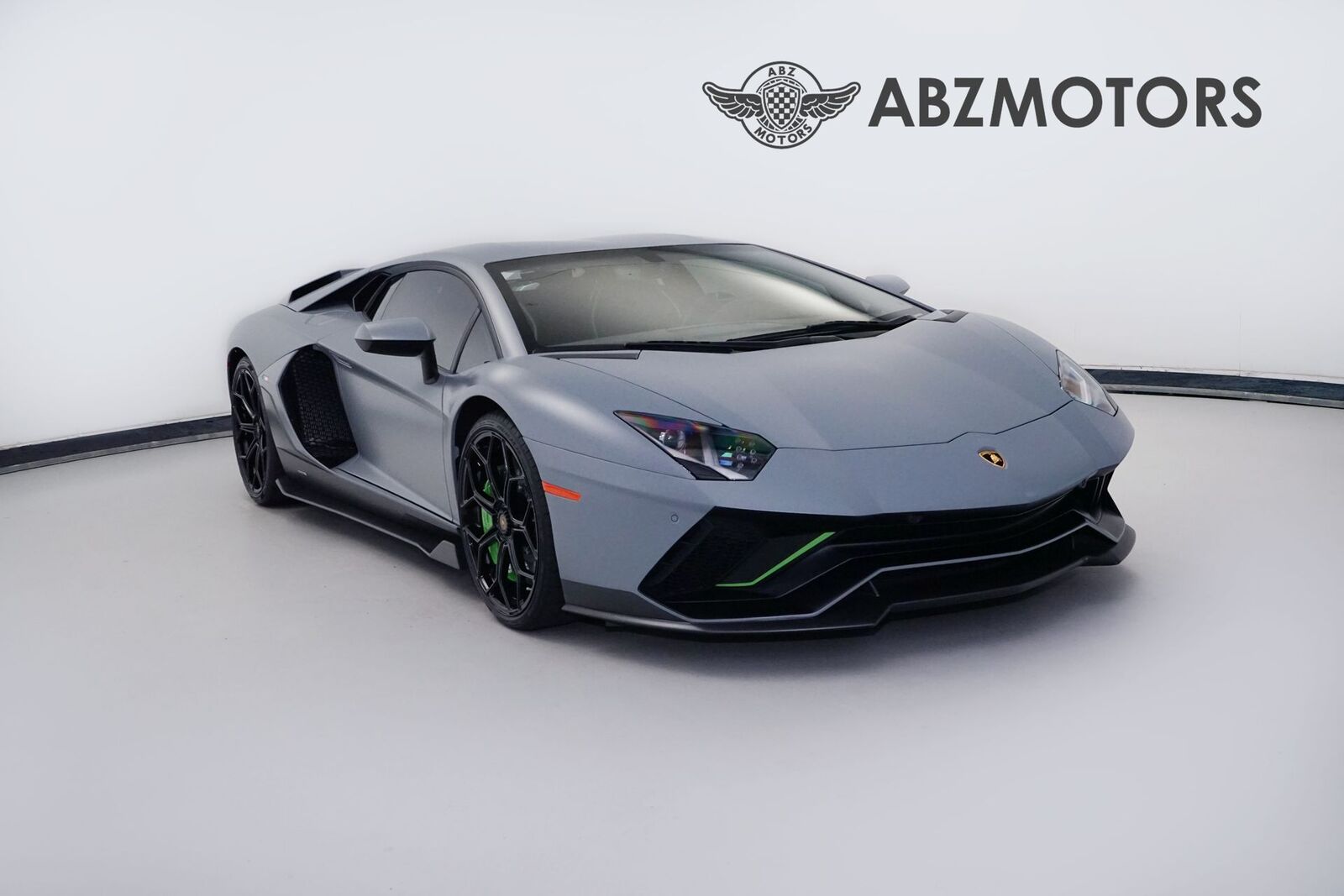 2022 LAMBORGHINI Aventador
