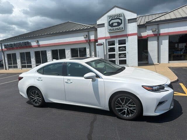 2017 LEXUS ES