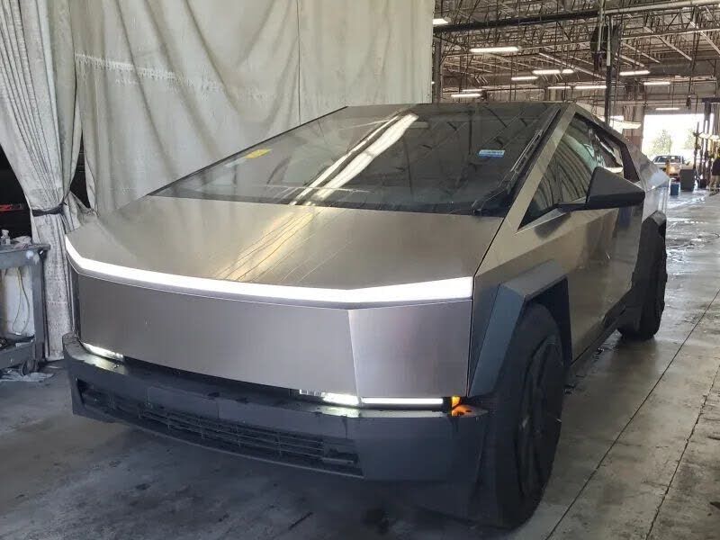 2024 TESLA Cybertruck