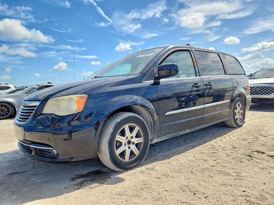 2013 CHRYSLER Town and Country