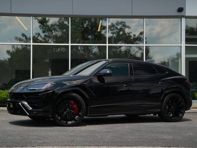 2022 LAMBORGHINI URUS