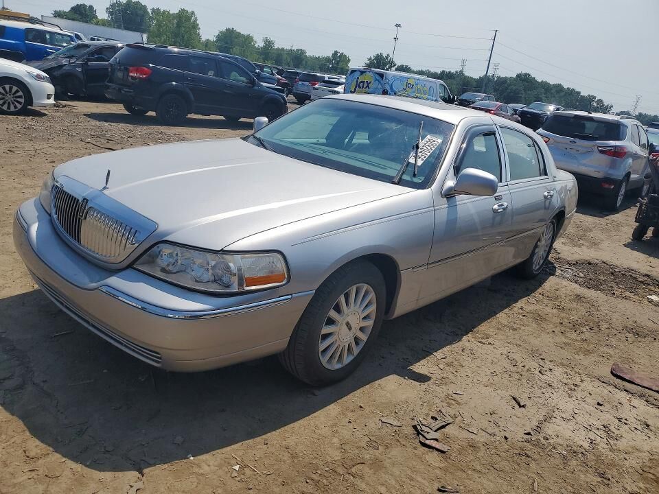2004 LINCOLN Town Car
