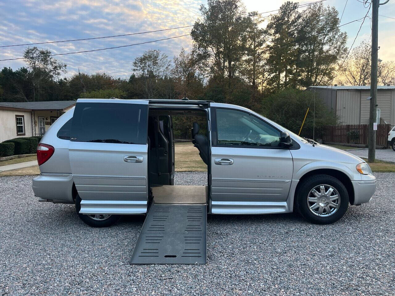 2005 CHRYSLER Town and Country