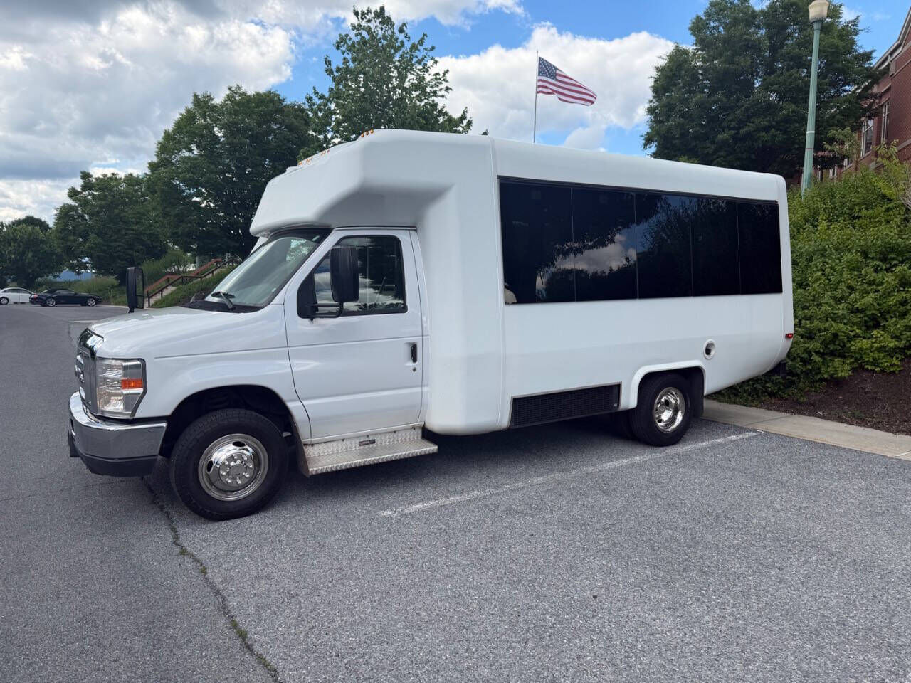 2018 FORD E-450