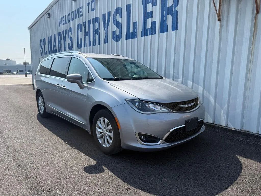 2019 CHRYSLER Pacifica