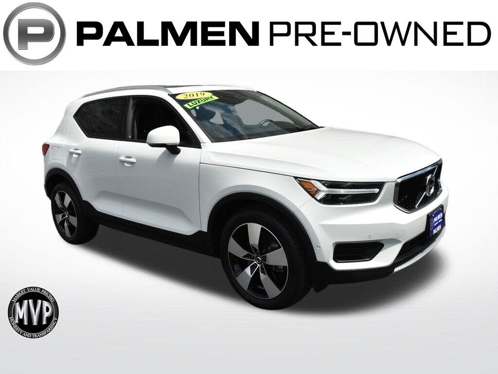 2019 VOLVO XC40