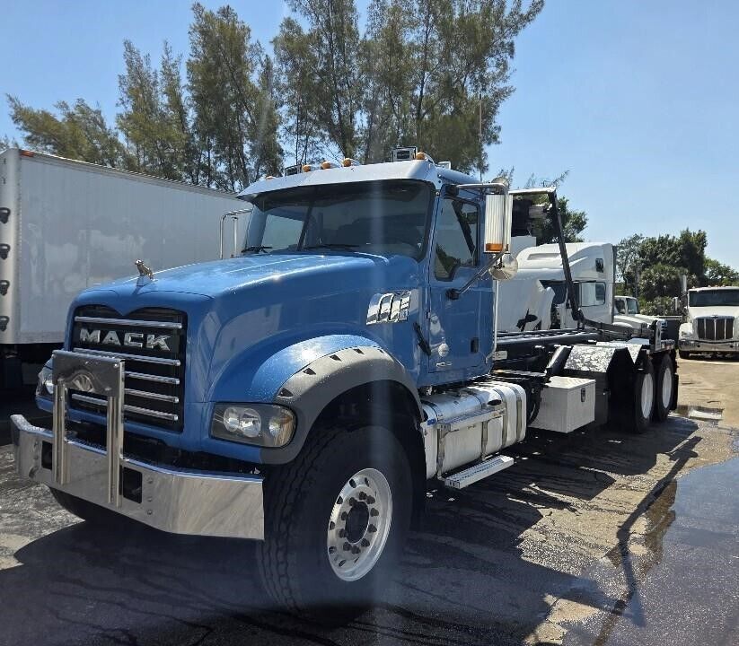 2019 MACK Granite