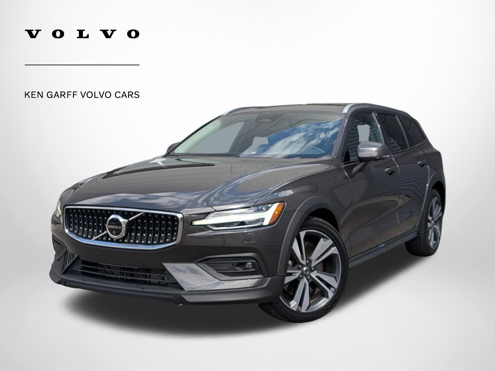 2025 VOLVO V60CC
