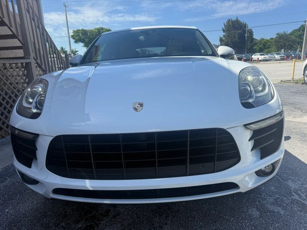 2018 PORSCHE Macan