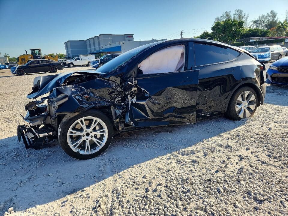 2024 TESLA Model Y