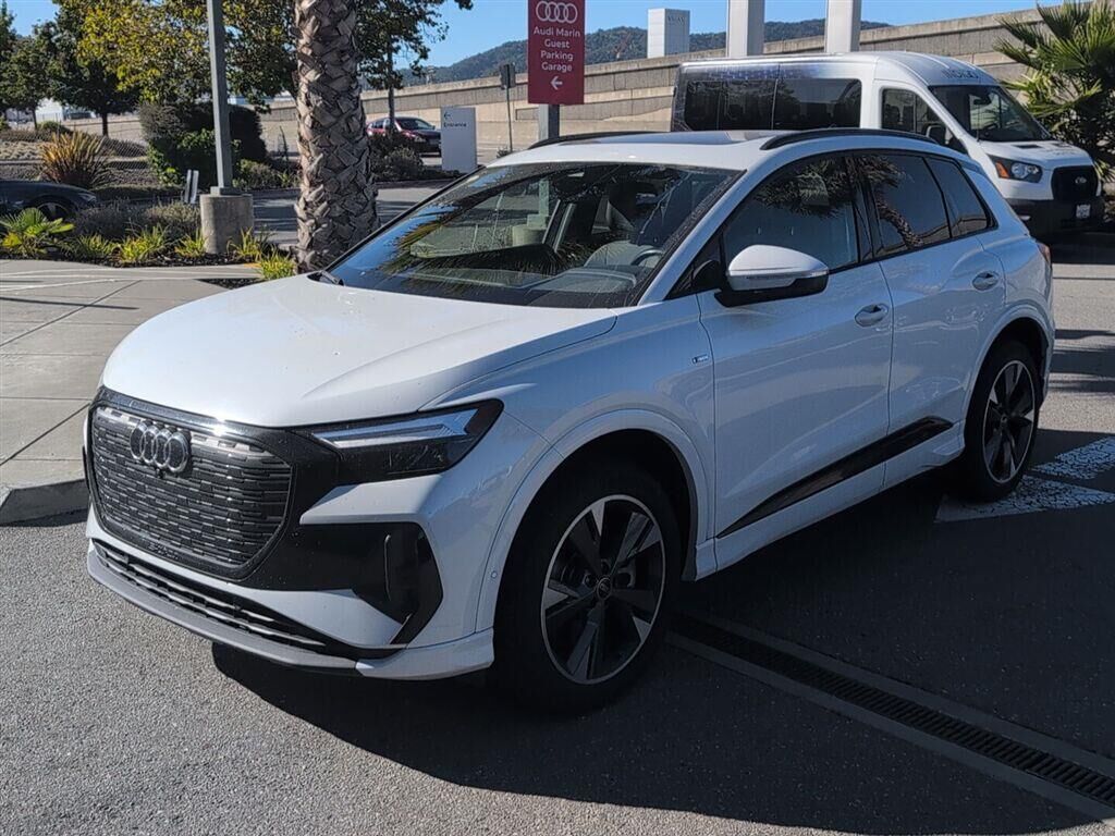 2024 AUDI Q4