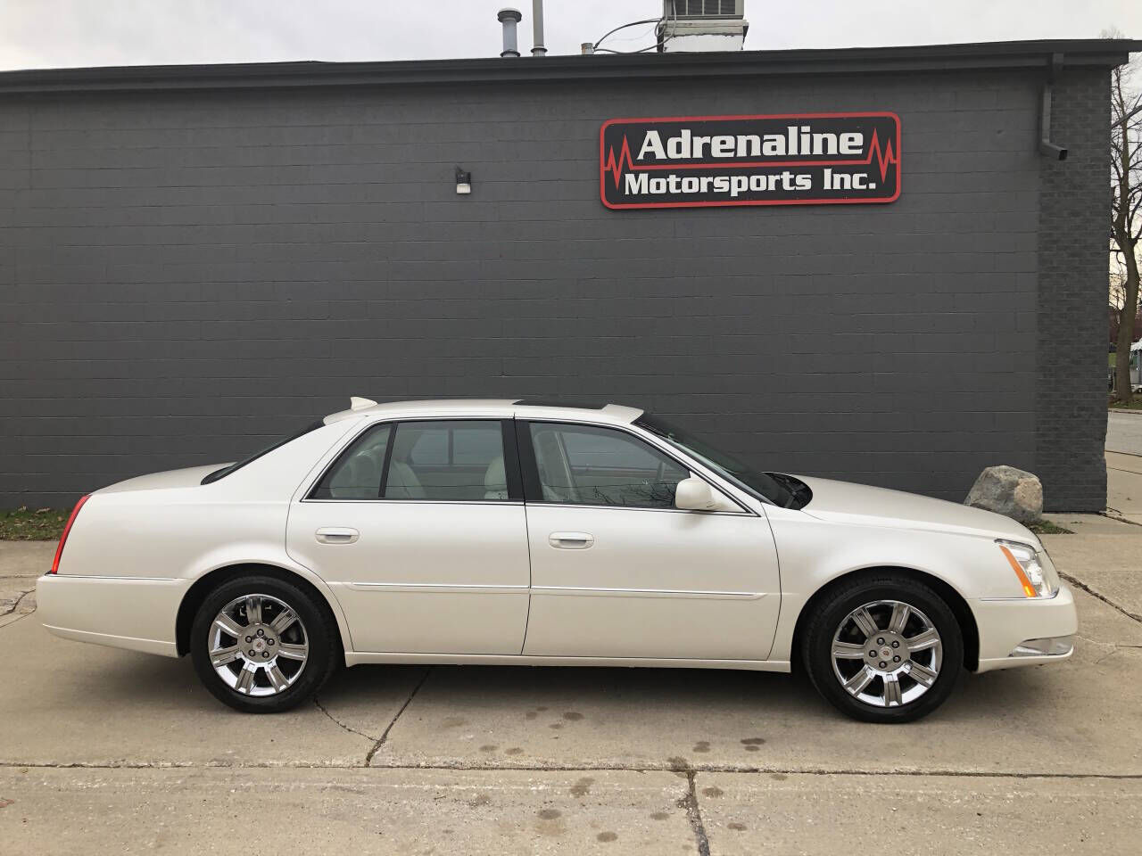 2011 CADILLAC DTS