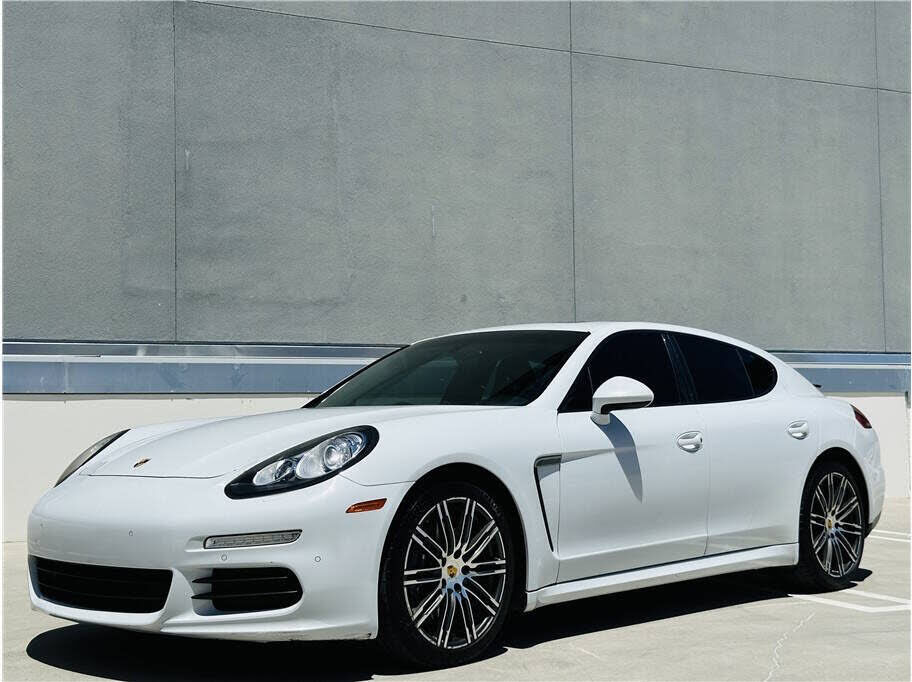 2016 PORSCHE Panamera