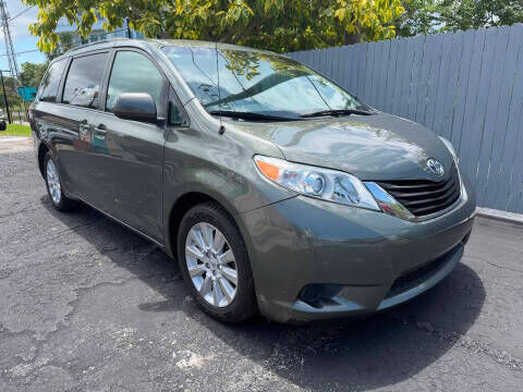 2014 TOYOTA Sienna