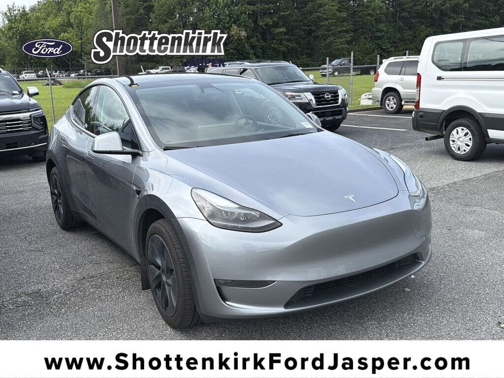 2024 TESLA Model Y