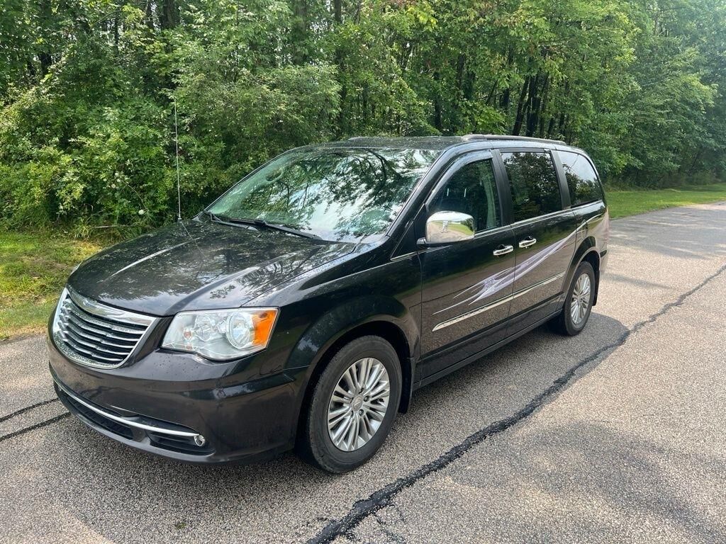 2015 CHRYSLER Town and Country