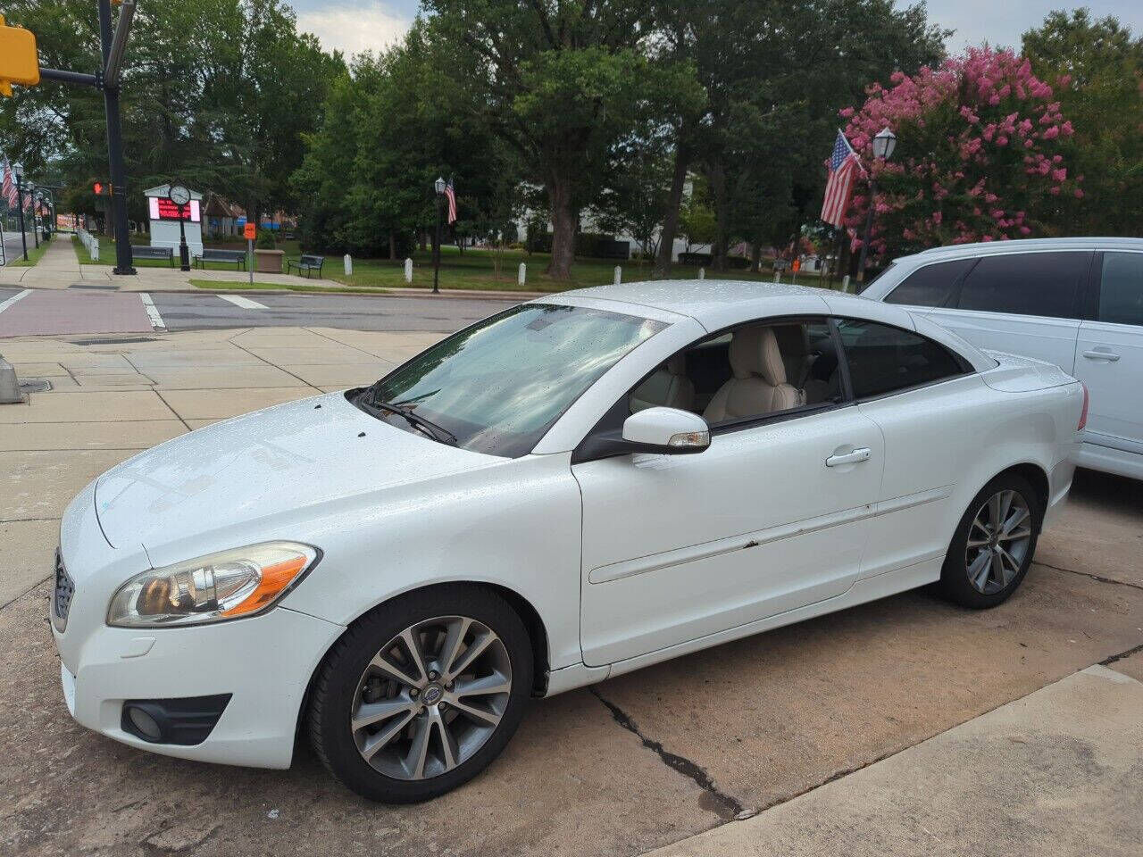 2011 VOLVO C70