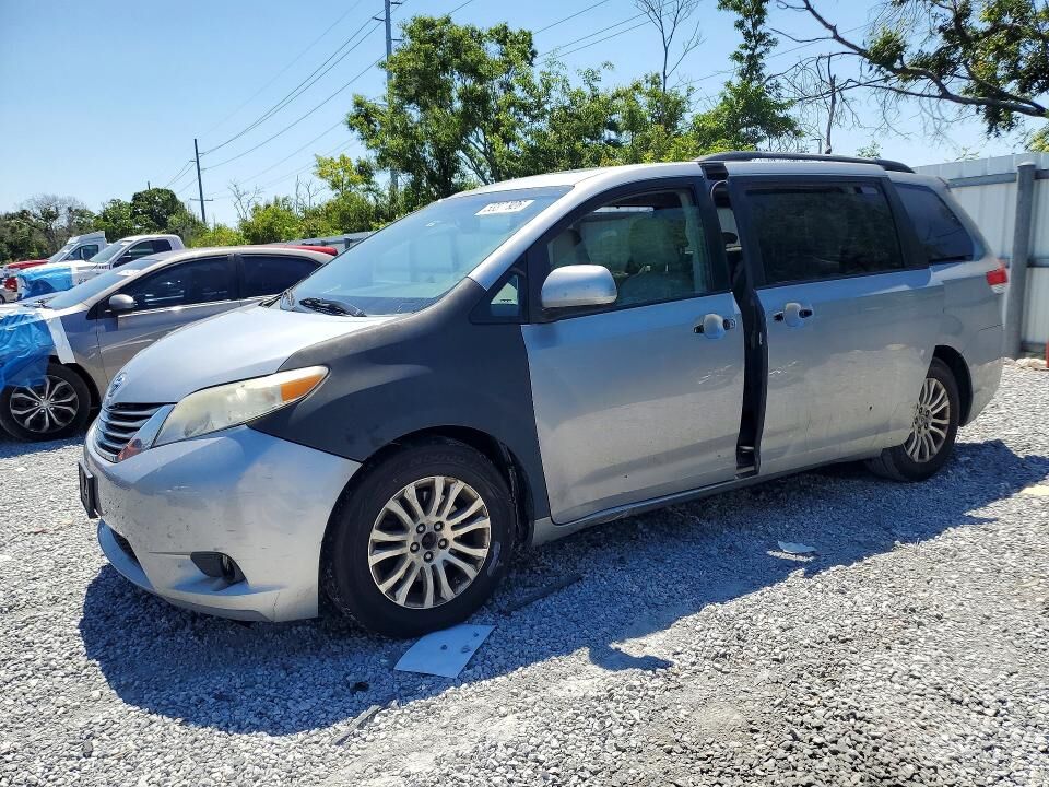 2012 TOYOTA Sienna