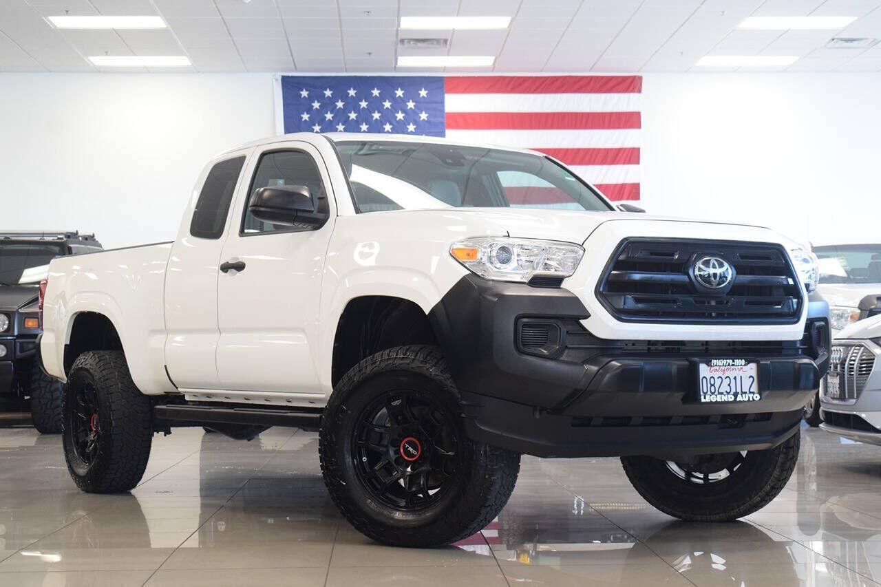 2018 TOYOTA Tacoma