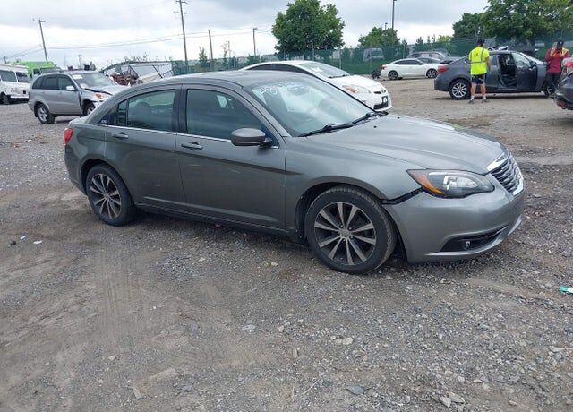 2013 CHRYSLER 200