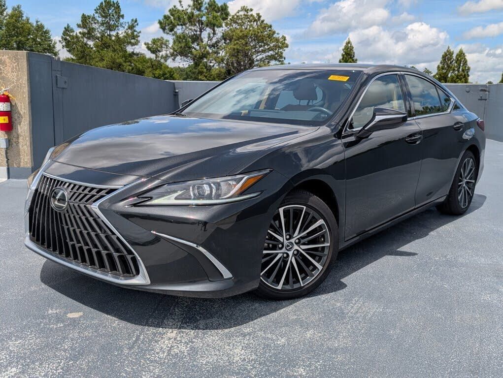 2025 LEXUS ES