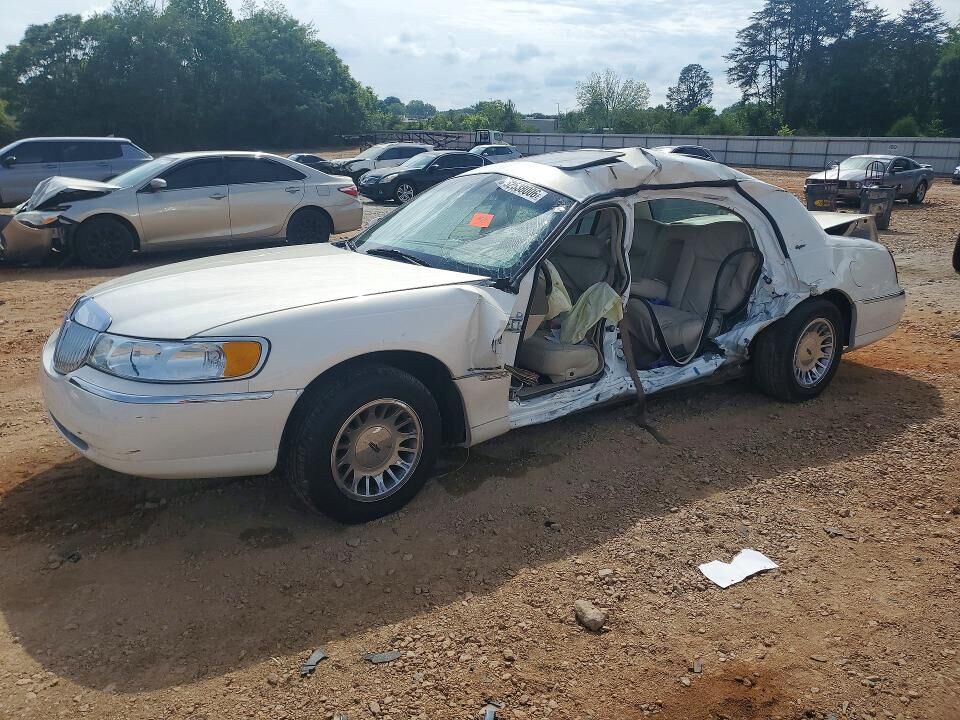 2002 LINCOLN Town Car