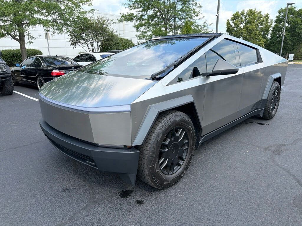 2024 TESLA Cybertruck